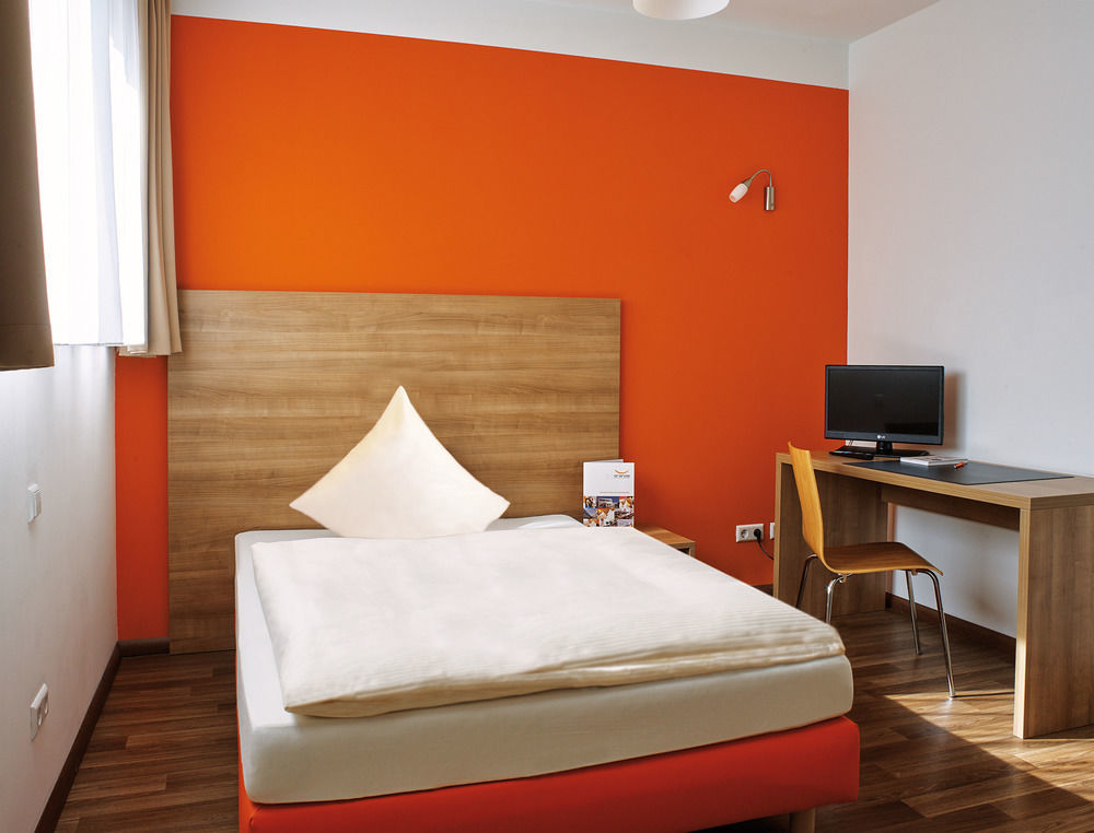 Orange Hotel Und Apartments Neu-Ulm Eksteriør bilde