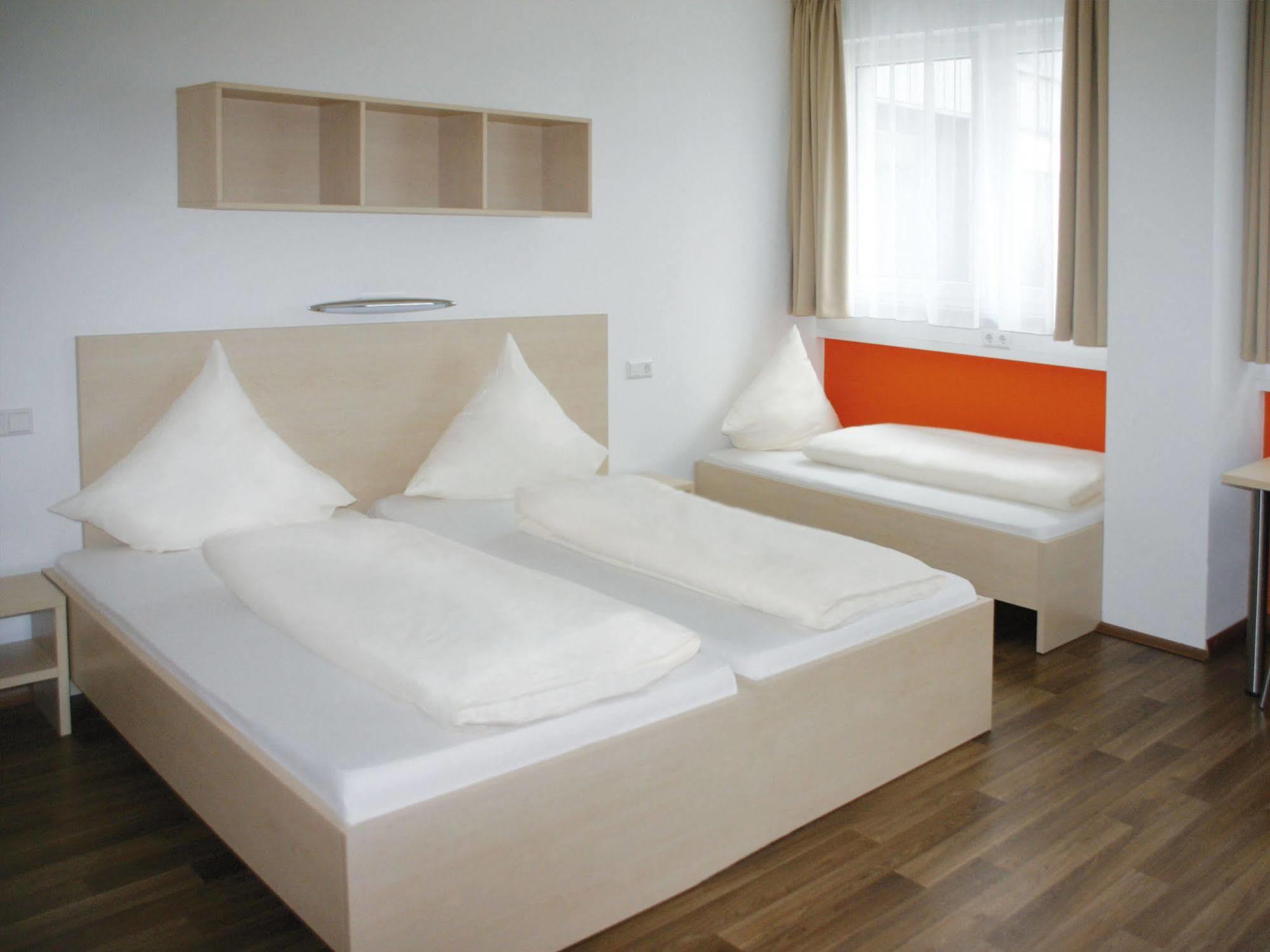 Orange Hotel Und Apartments Neu-Ulm Eksteriør bilde