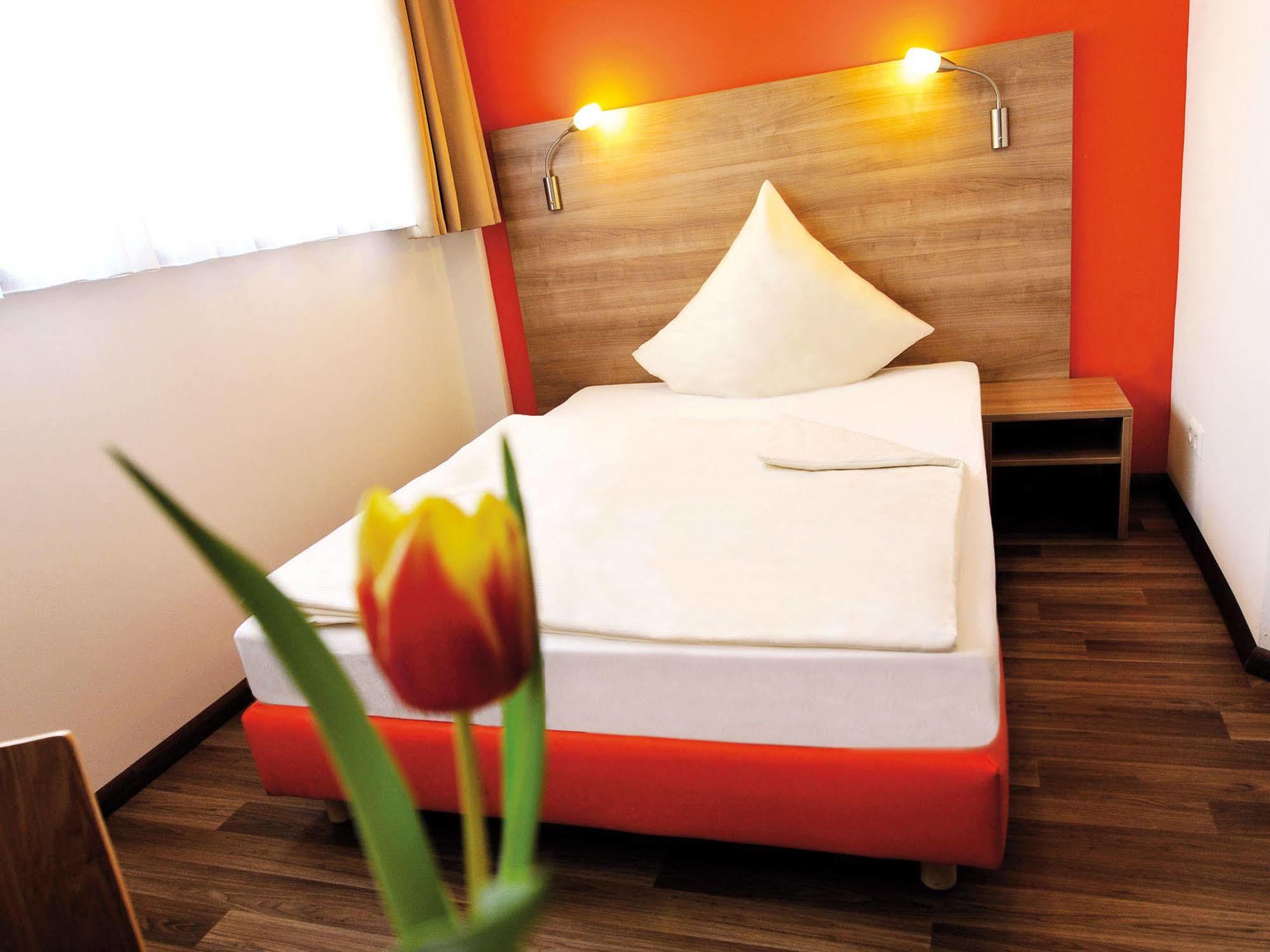 Orange Hotel Und Apartments Neu-Ulm Eksteriør bilde